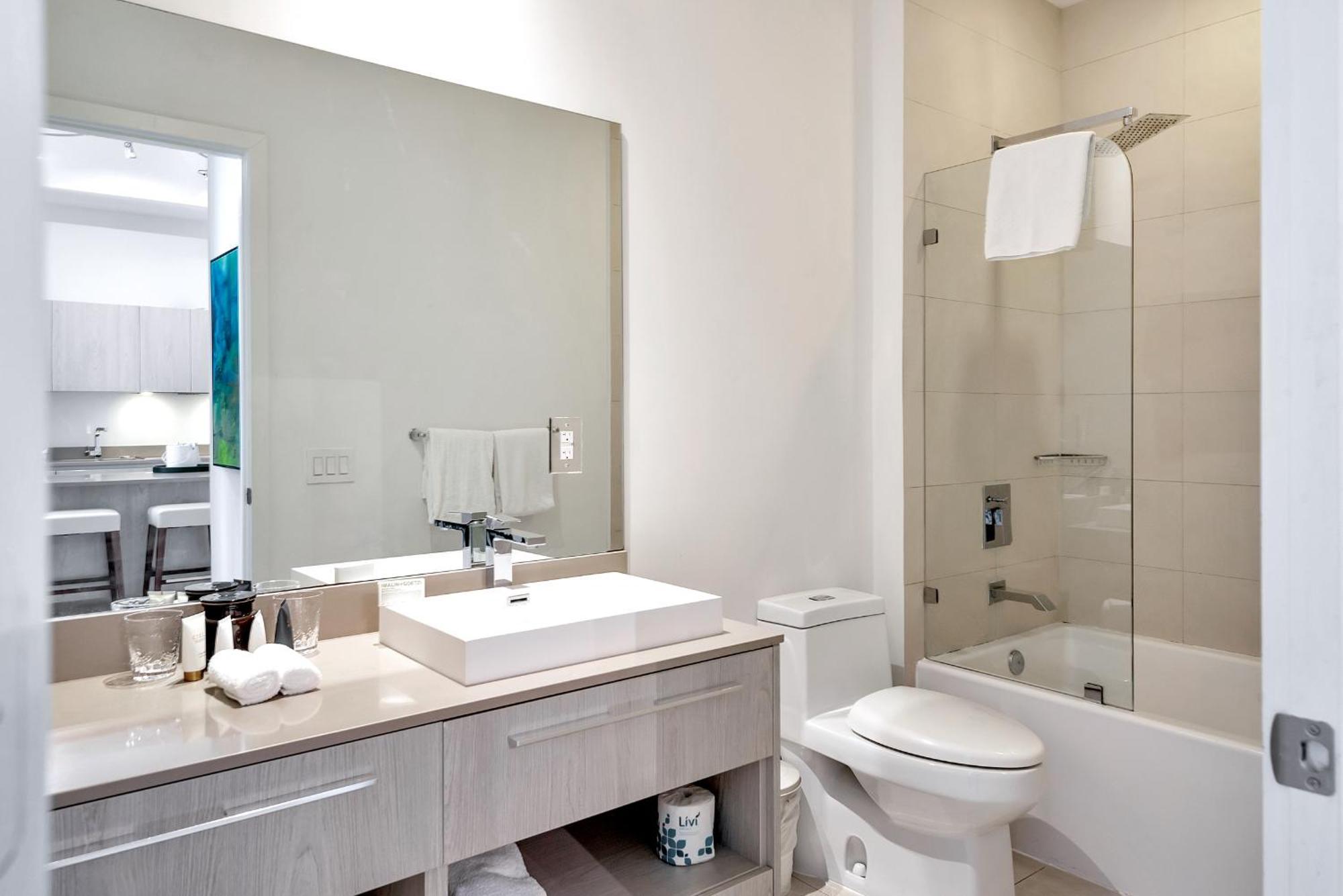 203-1Br/1Ba At The Beach Gem! Lux Amenities! Hollywood Exterior photo