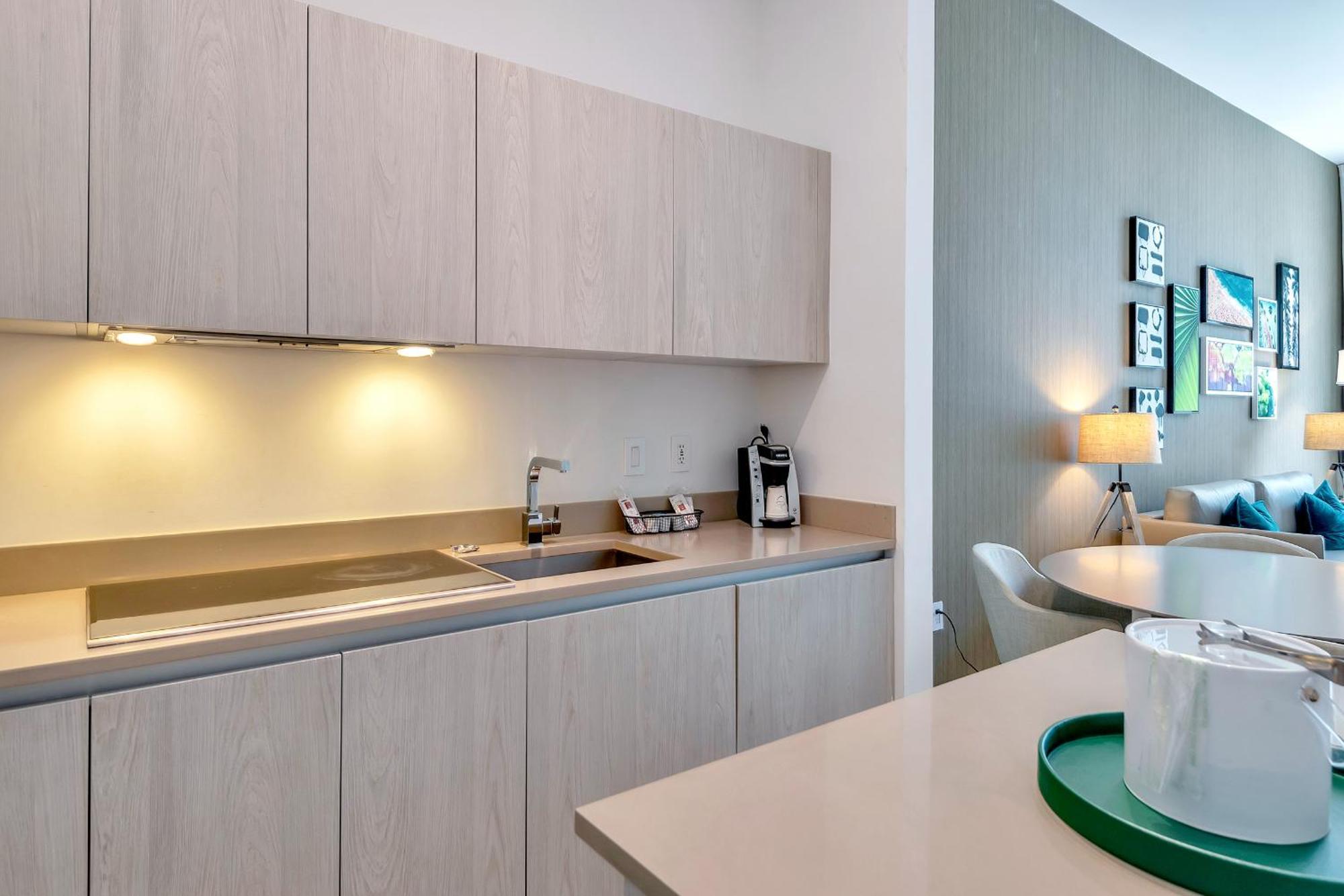 203-1Br/1Ba At The Beach Gem! Lux Amenities! Hollywood Exterior photo