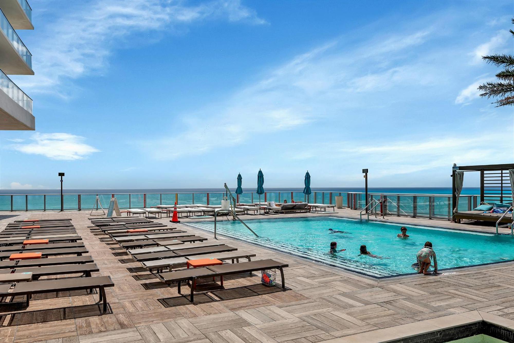 203-1Br/1Ba At The Beach Gem! Lux Amenities! Hollywood Exterior photo